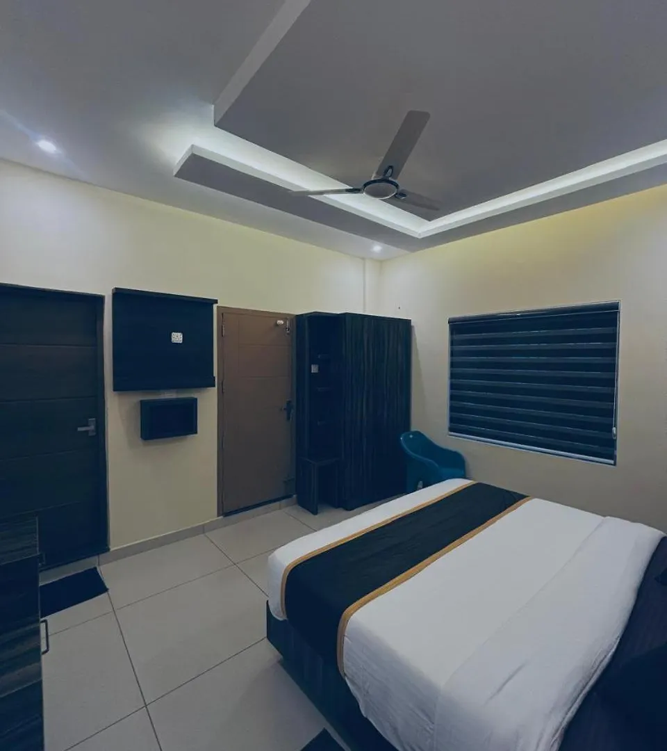 Azay Luxurious Apartment Kalpetta
